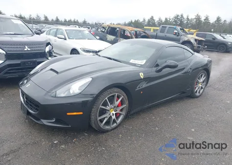 2011 Ferrari California z USA, uszkodzony, nr VIN ZFF65LJA7B0176293